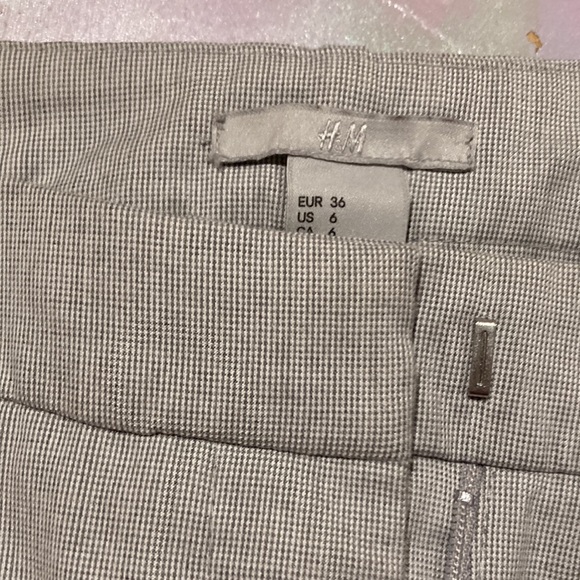 H&M Women’s Straight Leg Grey Cuffed Slacks Size 6 NWOT - Picture 2 of 4